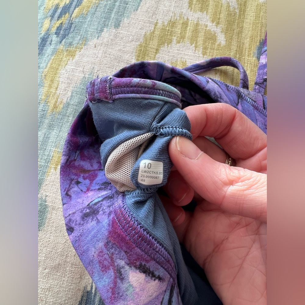 Lululemon Flow Y Nulu Sports Bra - Size 10 - Picture 3 of 4